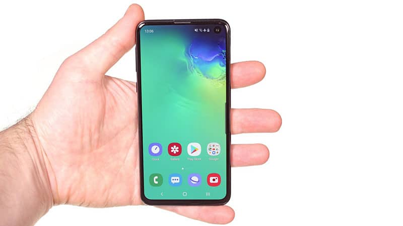 Samsung Galaxy S10e – Best Small Android Phone 